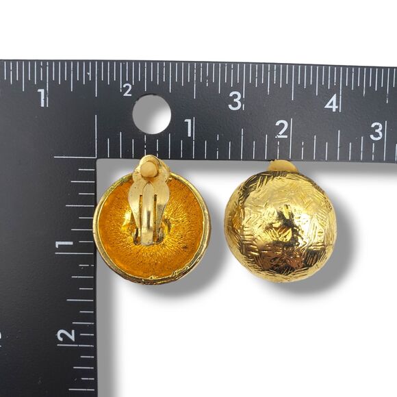 Large Gold Tone Textured Domed Clip On Earrings Vintage Retro Heavy - Picture 6 of 9